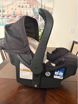 Baby Trend Infant Car Seat Carrier & Base