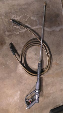 Pressure washer gun and hose
