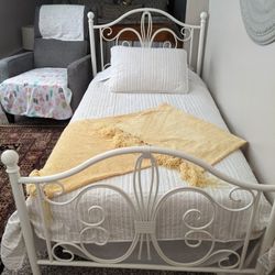 Nice Twin Bed For Girls With Bran New Matress