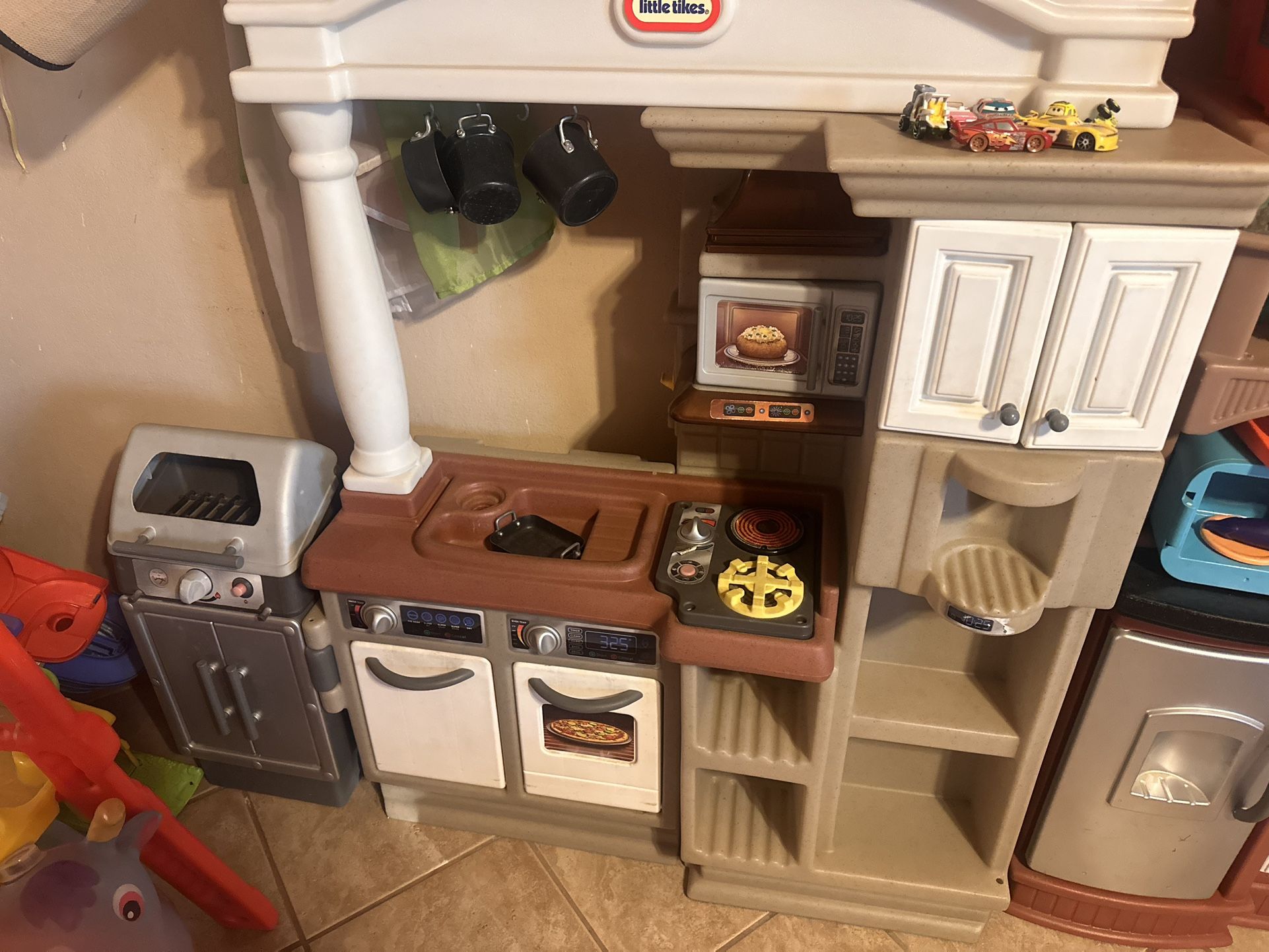 Kids Play Kitchen With Bbq Pit $25 