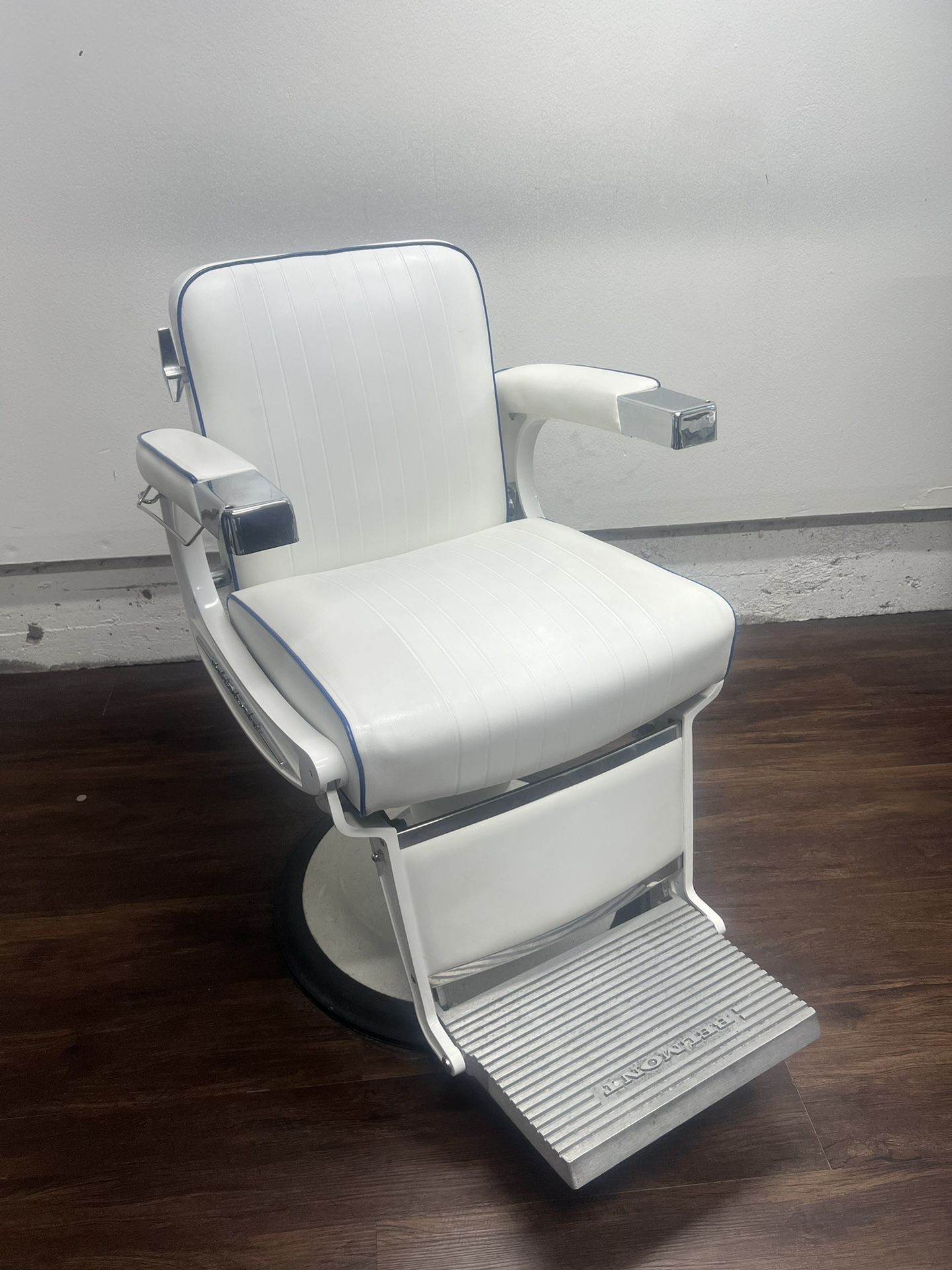 “Like New” Takara Belmont Barber Chair 