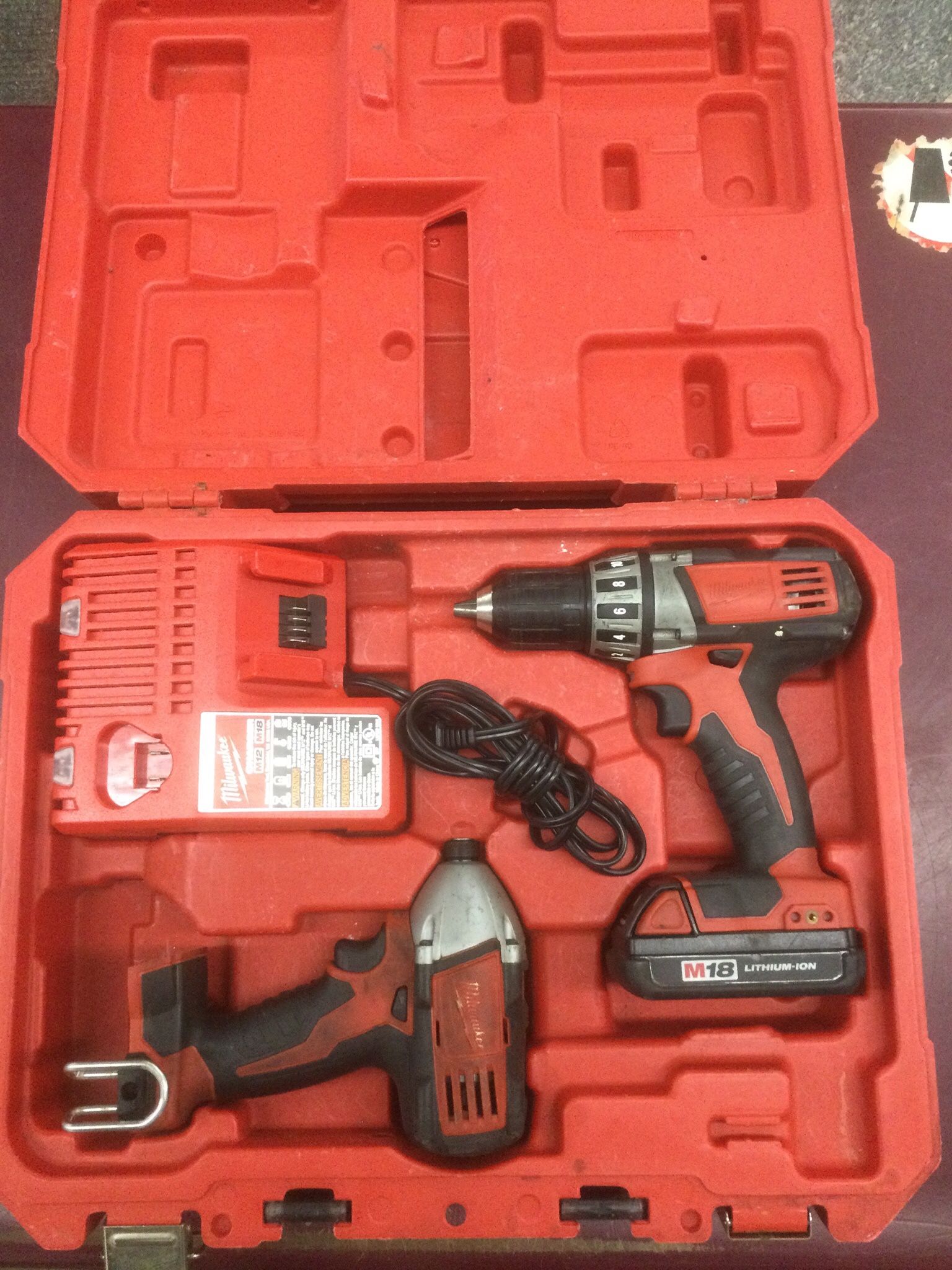 MILWAUKEE M18 CORDLESS TOOL KIT COMBO 1/4” HEX IMPACT DRIVER AND 1/2” DRILL DRIVER LITHIUM 18V