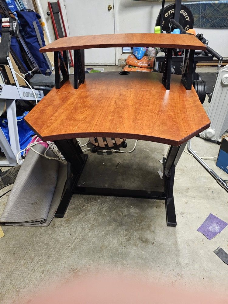 Studio Trends 30 Desk