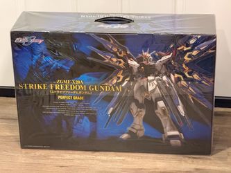 *NEW* Bandai Strike Freedom Gundam PG Perfect Grade