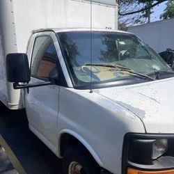 Box trucks Chevy Savannah