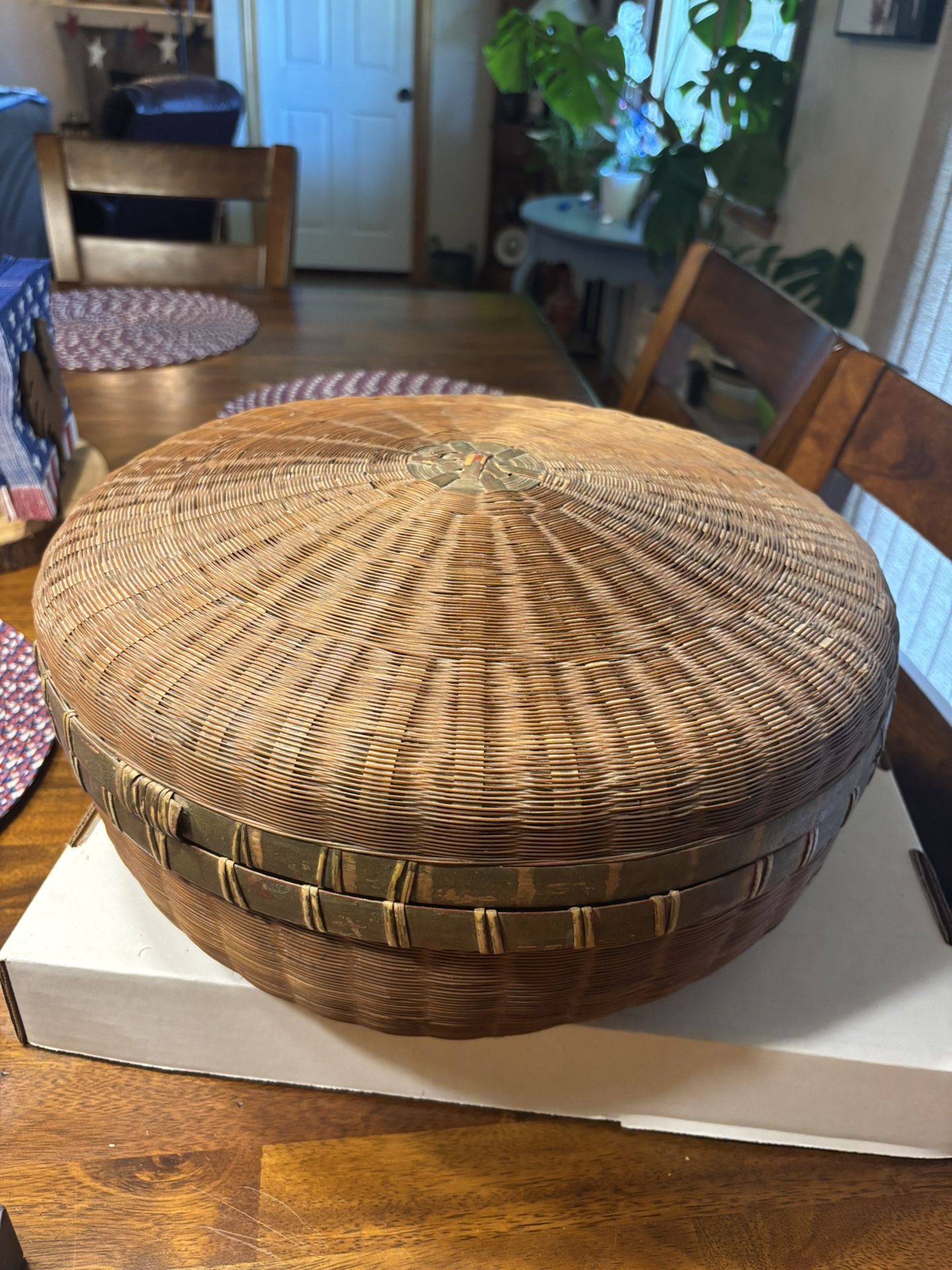 Vintage Round Woven Lidded Covered Basket & Lid