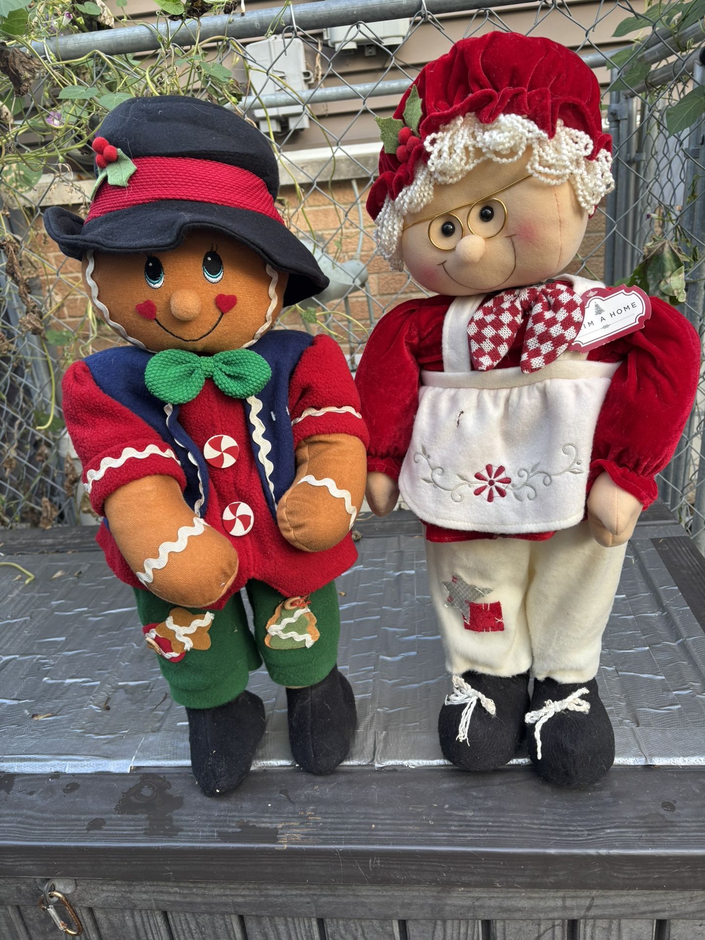 Set Of 2 - Gingerbread Man & Mrs Clause … What?   NO - They Can’t Be Together!  