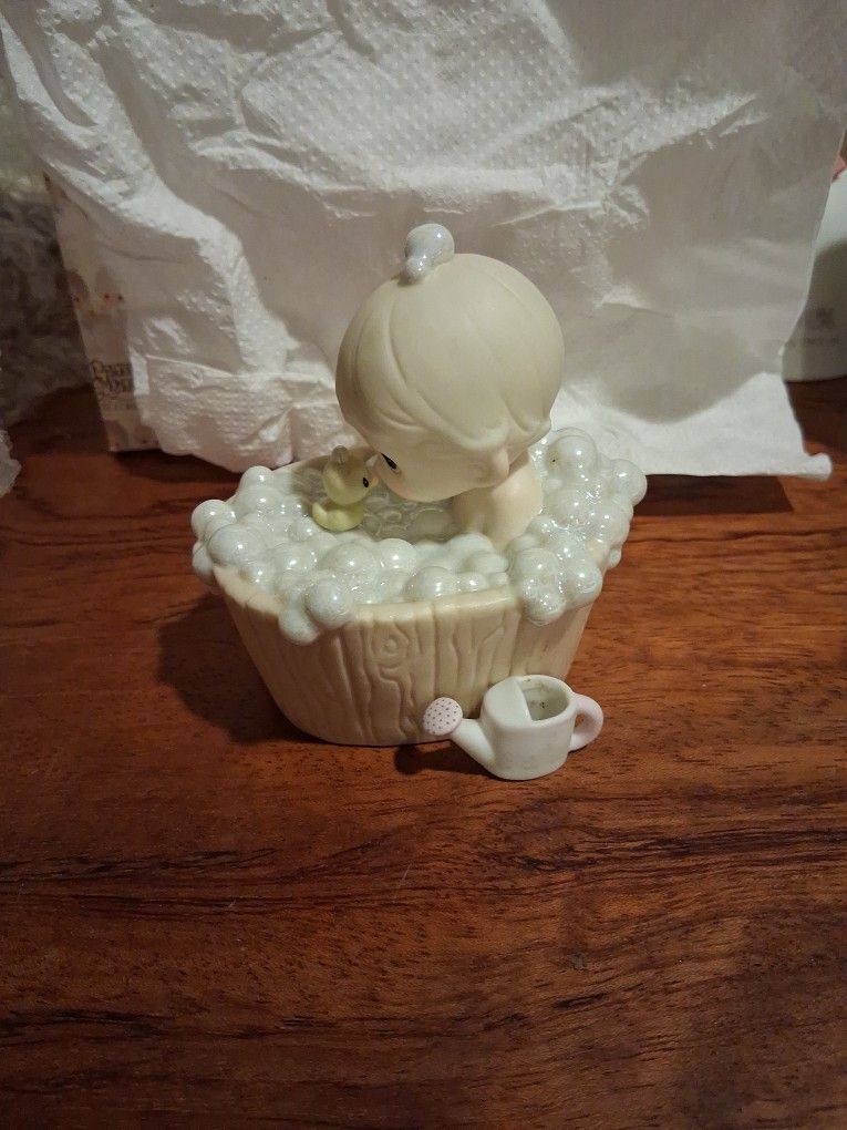 Precious Moment "A Tub Full Of Love"