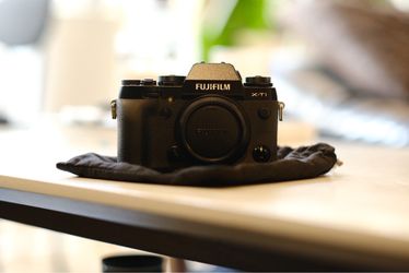 Pristine Fujifilm X-T1 and Fuji 18-55mm Kit Lens