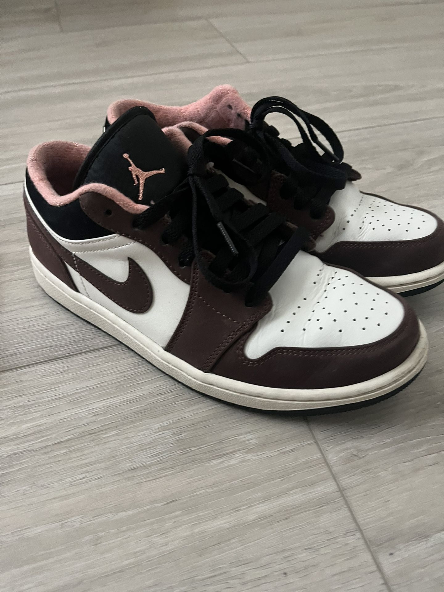 Jordan 1 Low Mocha Sz 8