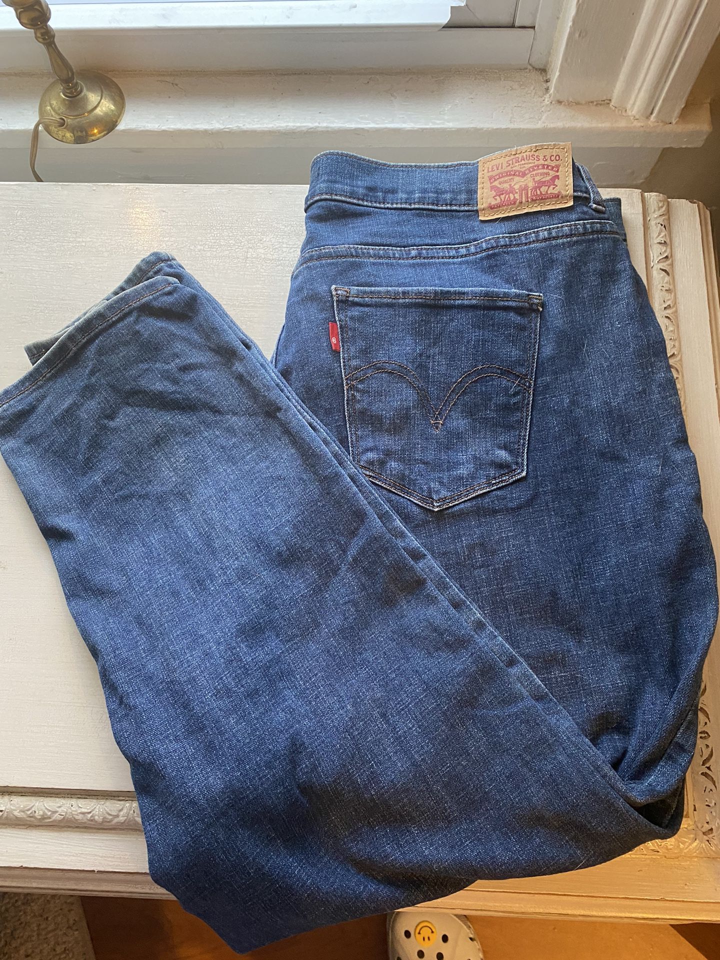 Woman’s Levi Classic Capri Jeans Size 32