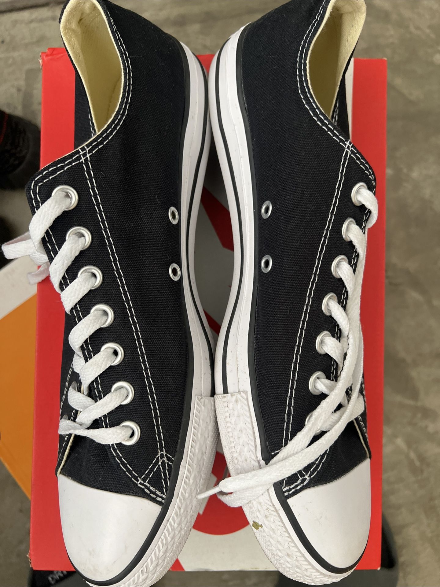 Converse Chuck Taylor All Star Low Top - Black/White - Men’s Size 10.5 Worn Once