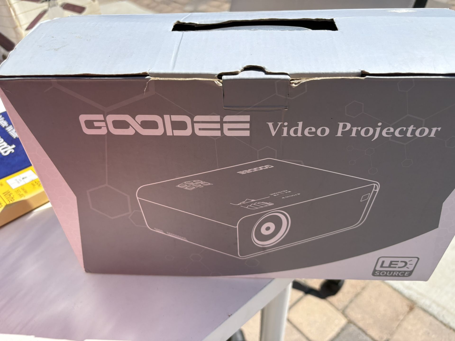 GooDee Video Projector.