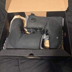 New, Unused Button Men’s Ruler Boa Wide Size 9