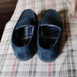 Men's Slippers Not Sure Of The Size Free 