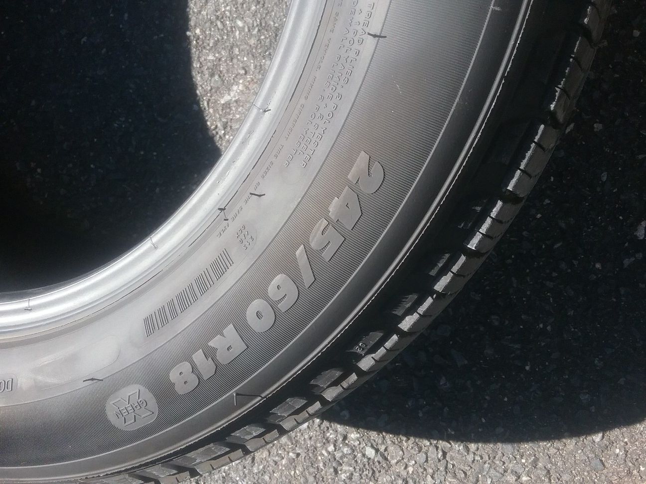 2 matching .... tires Michelin p245/60R18....... good tread for Sale in ...