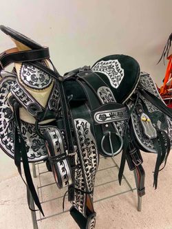 Nueva montura charra bordada