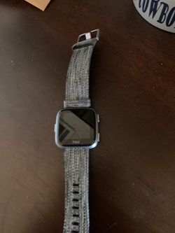 Fitbit versa excellent condition