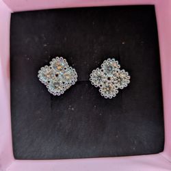 Stud Earrings Moissanite
