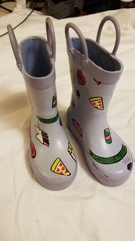 Size 6 baby toddler girl rain boots. Like new!