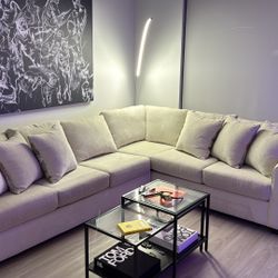 Modern Sectional Sofa w/ Pull-Out Bed – Like New (Rooms To Go