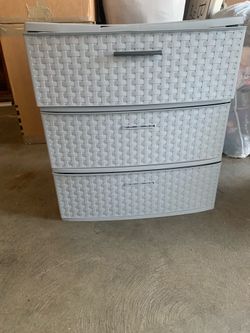 Small tote dresser