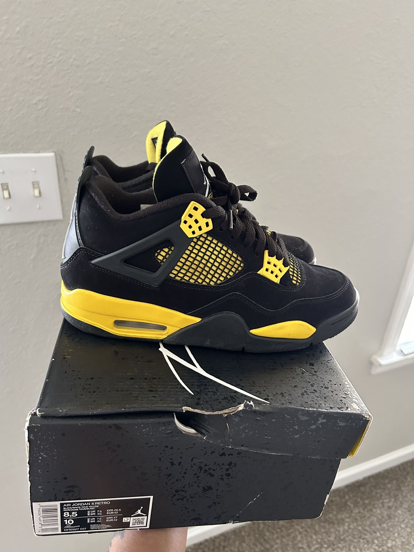 Jordan 4 Thunder