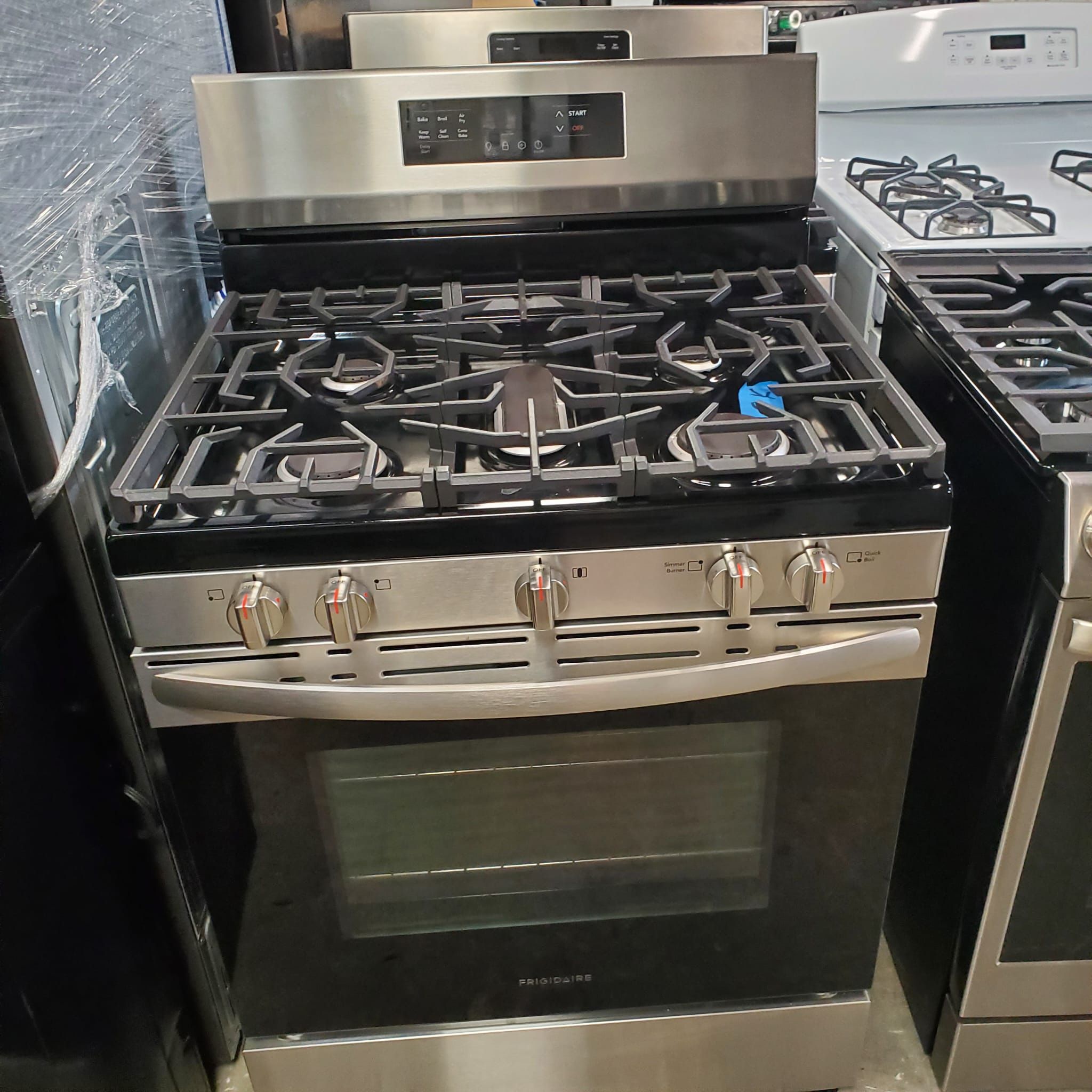 Set Frigidaire Gas Stove,microwave And Dishwasher Everything In Good Condition