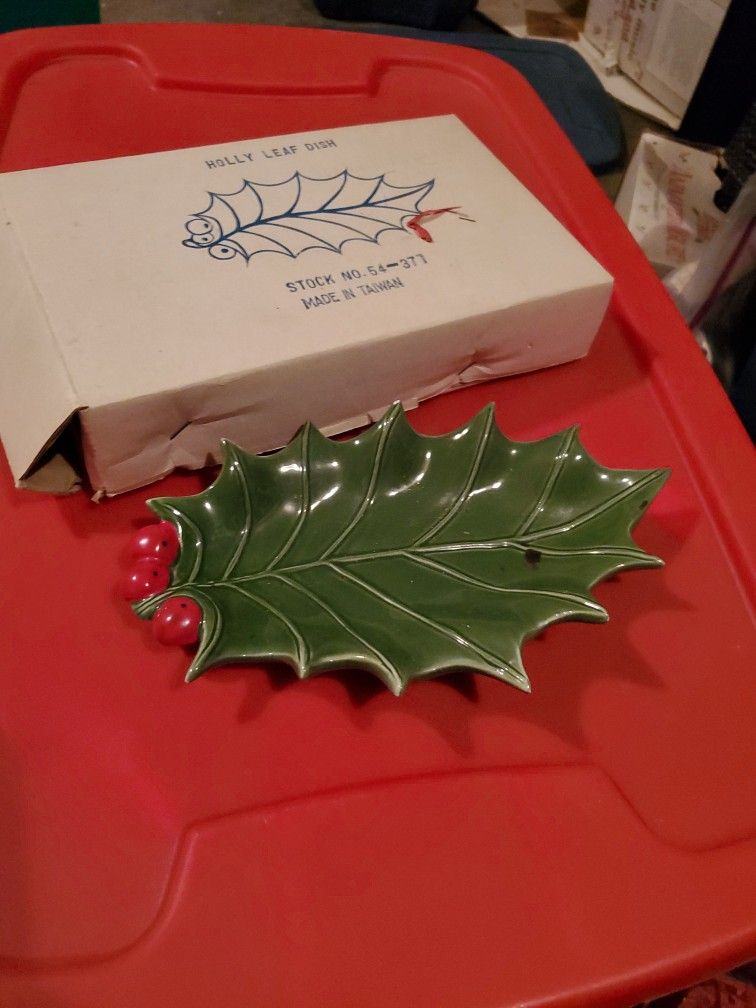 Holiday Leaf Dish