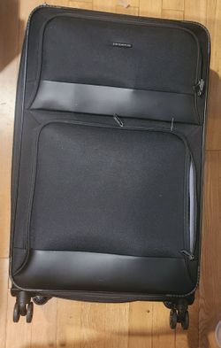 U.S. Traveler Extra Large Black Softside Spinner Luggage 35”