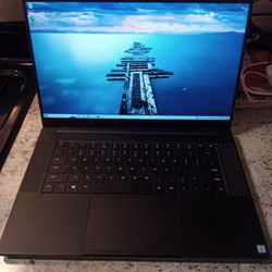 Razer Blade 15 2018 Base Intel i7-8750H CPU, NVIDIA GeForce GTX 1060 with Max-Q