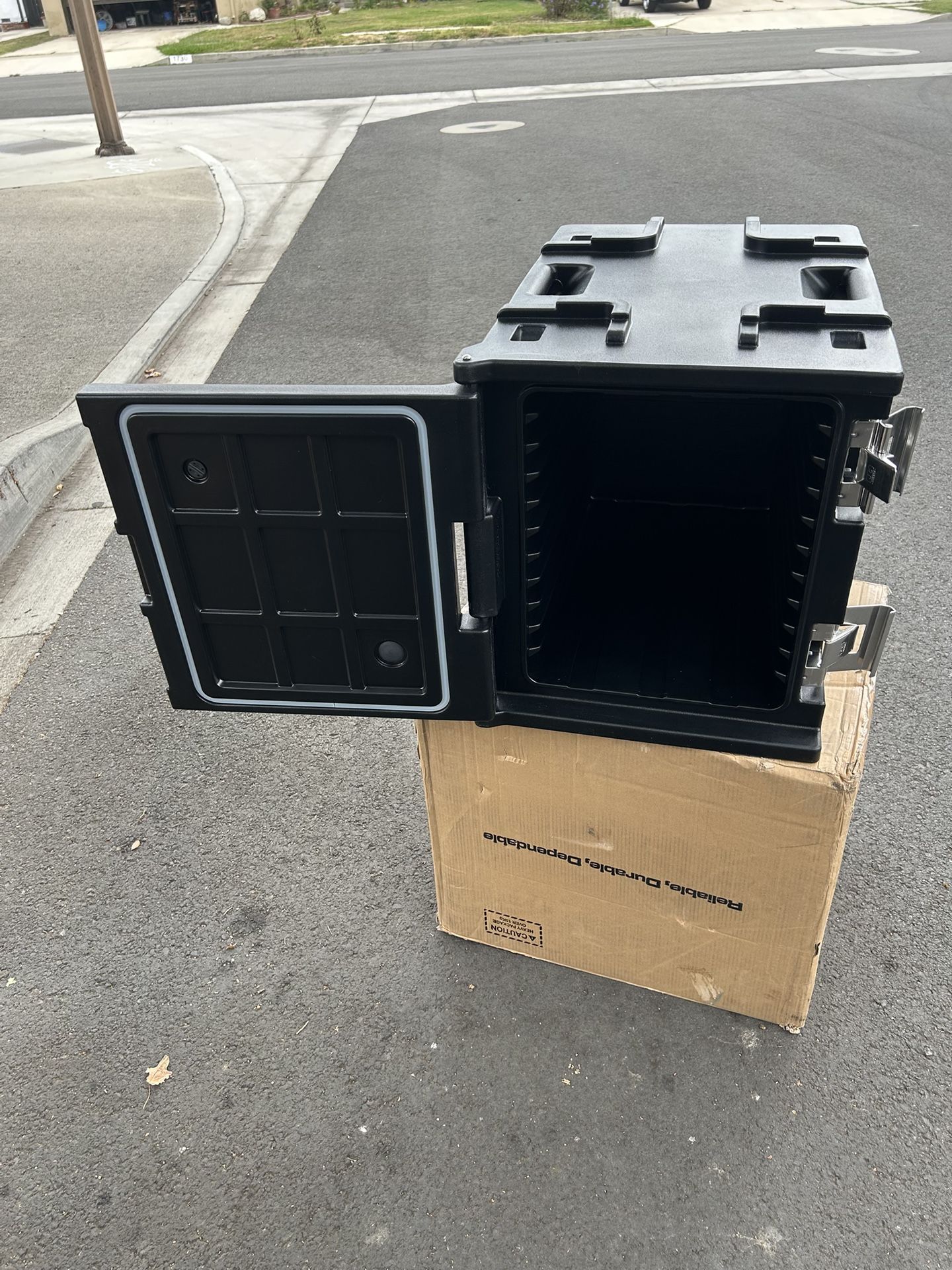 Brand New XL. Commercial Food Warmer Box With Wheels