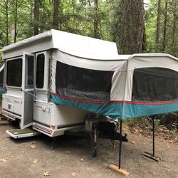 1995 Coleman/Fleetwood Four Seasons hard-side pop-up camper