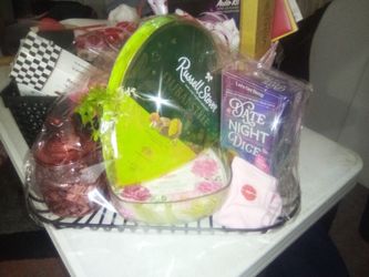 Dubai Valentine-Date night Dice Game, Candle&Choc! (Sitting In A Wire Fruit Basket)