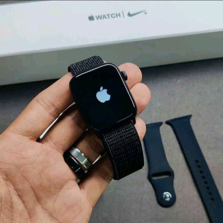 Apple Watch ⌚series 5 Unlocked 