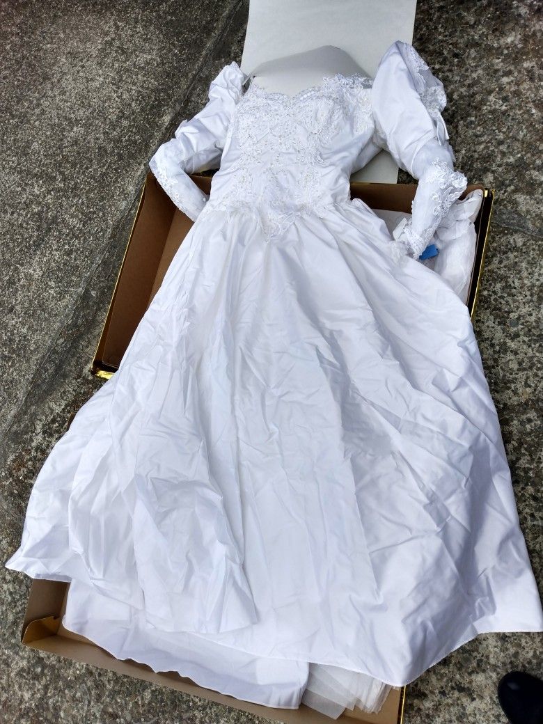 Vintage Wedding Dress By "Lifetime Of Loveliness" A Thing Of Beauty Is A Joy Forever 1982