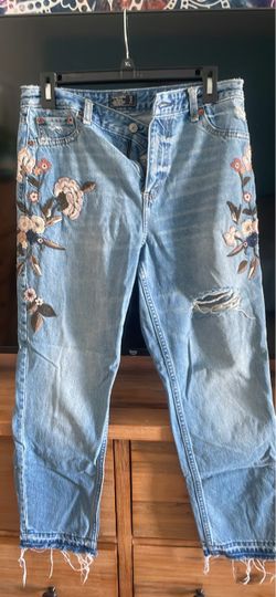 Abercrombie & Fitch Floral Embroidered Distressed Jeans