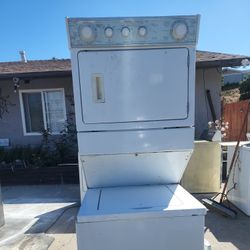 KENMORE (GE) 220 Volt (Not Gas) stackable Washer And DRYER  FULL-SIZE  27 IN WIDE 32 DEEP. 