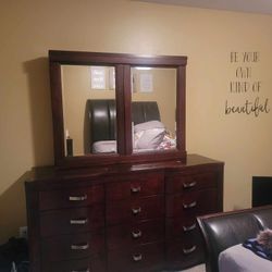 Queen Bedroom Set Price  Negotiable 