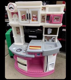 Minnie Mouse Play Kitchen w/ Kitchen Pretend Play toys included
