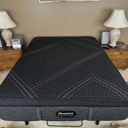 New Top-Of-The-Line Beautyrest Queen Mattress with Adjustable Bedframe