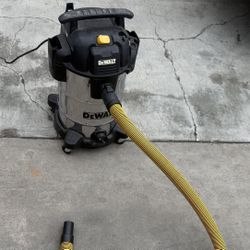 DeWalt 8 Gallon 5 PHP Stainless Steel Wet/Dry Vacuum