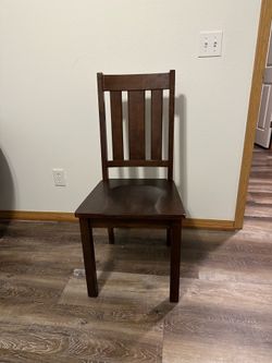 Dining room / kitchen chairs - 6 available