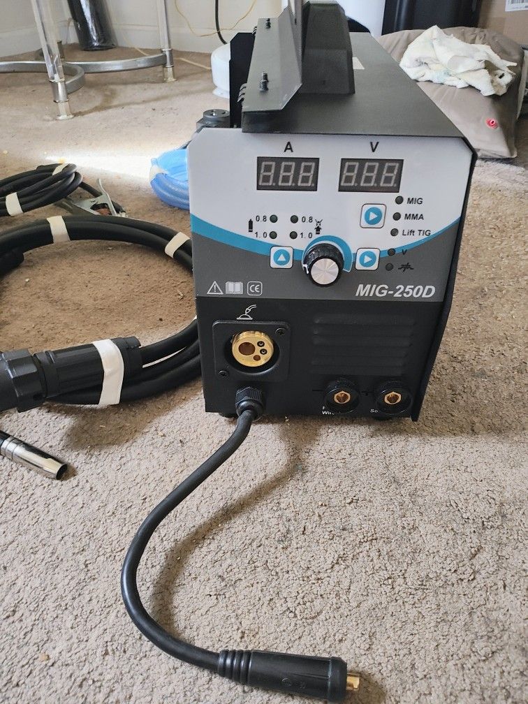 BRAND NEW PORTABLE COMBO WELDER NEVER TOUCHED NEW NEW NEW 
