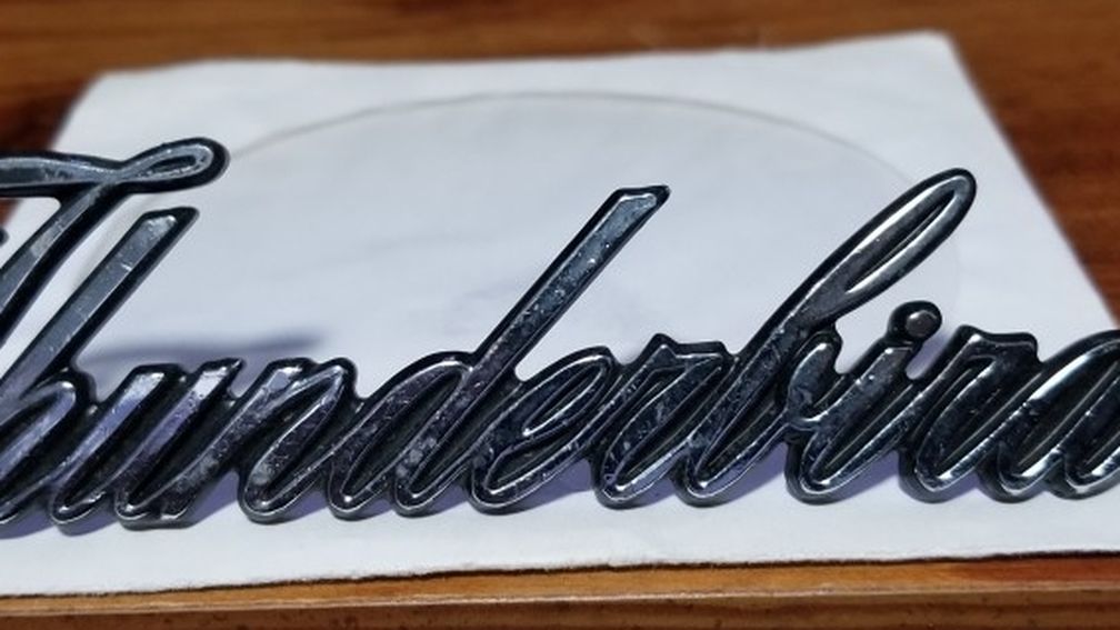 EMBLEMA METALICO CROMADO THUNDERBIRD