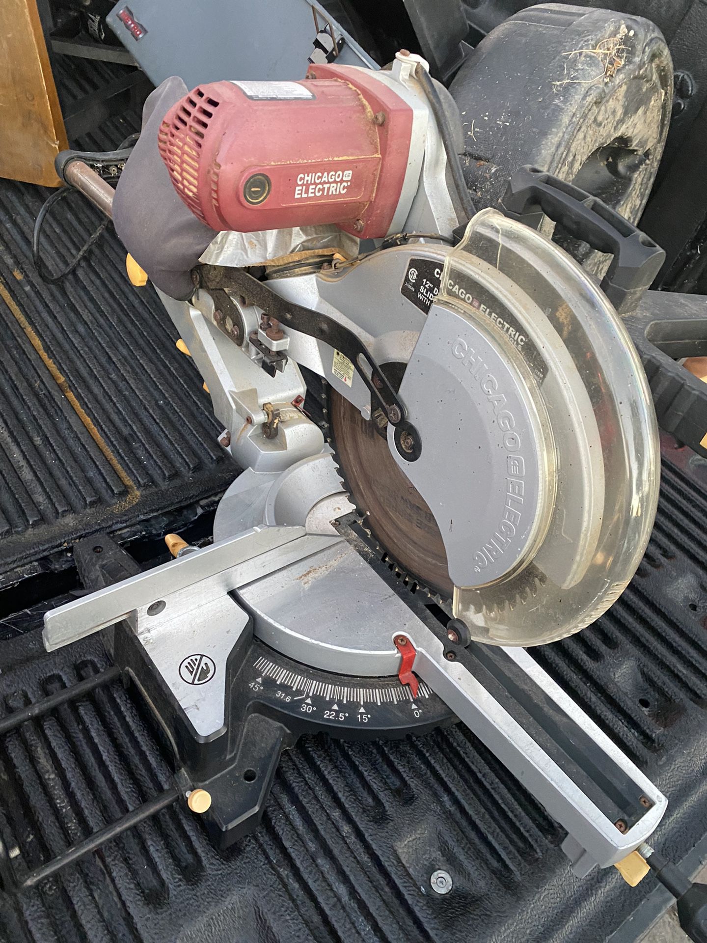 Working Mitter Saw 