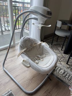 Graco Baby Swing with Mobile