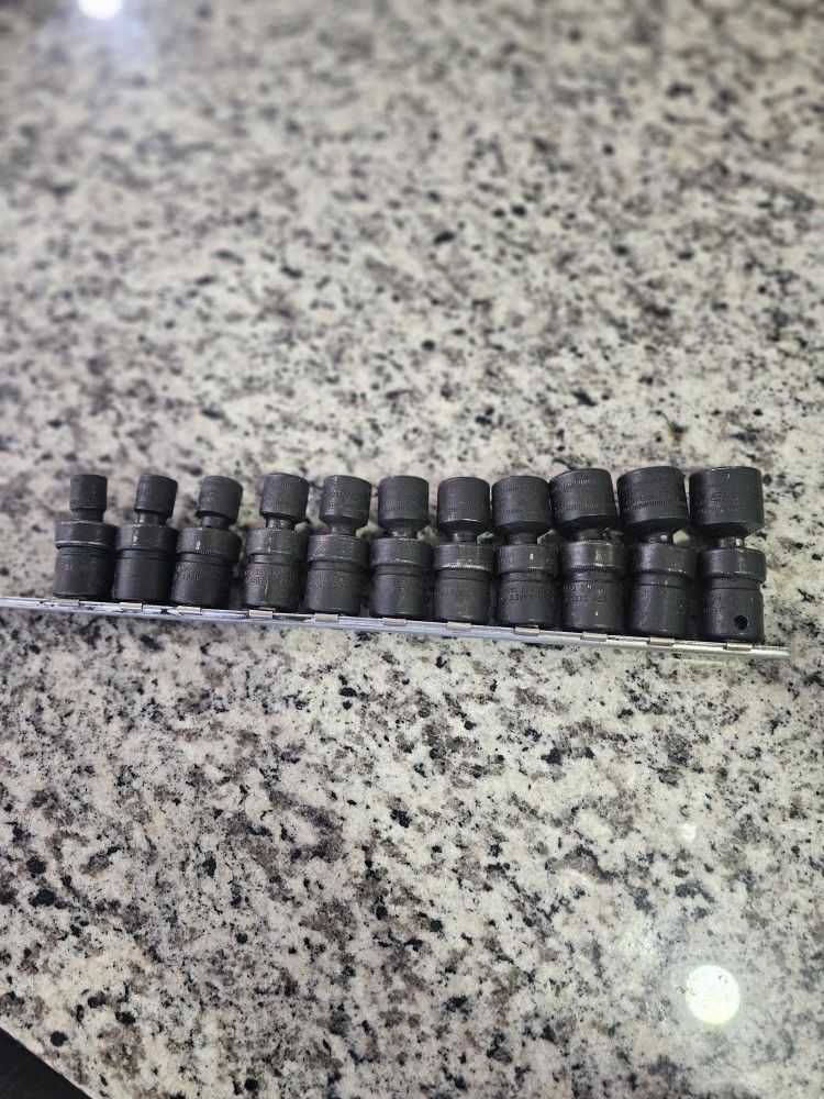 SNAP ON METRIC 3/ 8 Drive SWIVEL IMPACT SOCKET SET
