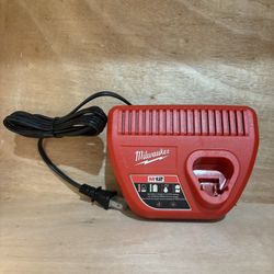 Milwaukee M12 Charger 