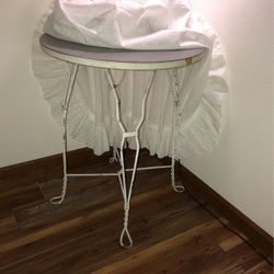 Antique ice cream table in great condition Approximately 24 inches around